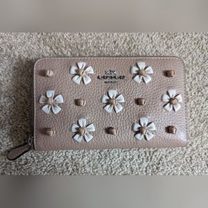 COACH WHITE FLOWER WHIPSTITCH WALLET